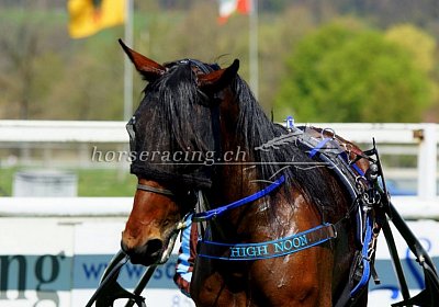 Frauenfeld 18april22 B nv 02 12 high noon