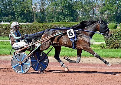 2024 09 20 Av uw 02 03 fantastic girl