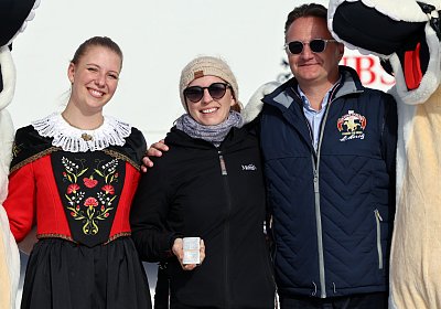 R nv 00 04 trophy trainer carina fey